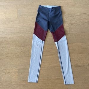NEVER WORN. 3 tone, Outdoor Voices Legging, Size XS.